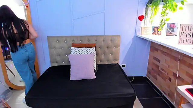 Snapshot of maiterivas chatting on 12/15/25, 08:02 maiterivas online show from 12/15/25, 08:02