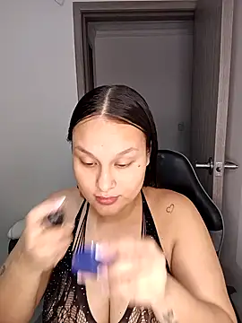 Snapshot of Valeriaa_21 chatting on 06/10/26, 12:37 Valeriaa 21 online show from 06/10/26, 12:37