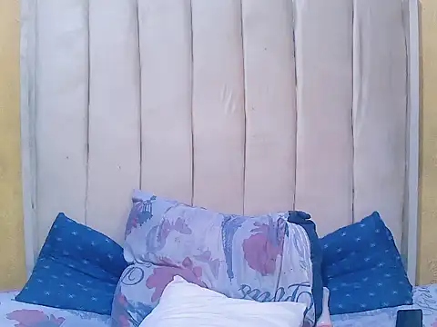 Snapshot of Tokyoxx25 chatting on 12/19/25, 09:44 Tokyoxx25 online show from 12/19/25, 09:44