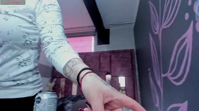 Kiara Fox   online show from 04/11/26, 08:57