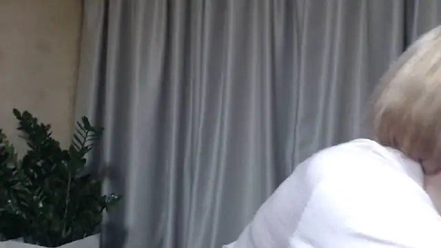 Snapshot of sweetpussy chatting on 11/07/25, 03:45 sweetpussy online show from 11/07/25, 03:45