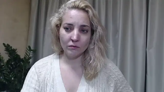 Snapshot of sweetpussy chatting on 11/08/25, 02:28 sweetpussy online show from 11/08/25, 02:28