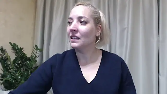 Snapshot of sweetpussy chatting on 11/09/25, 09:24 sweetpussy online show from 11/09/25, 09:24