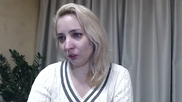 Snapshot of sweetpussy chatting on 11/14/25, 05:33 sweetpussy online show from 11/14/25, 05:33