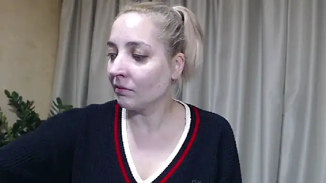 Snapshot of sweetpussy chatting on 11/26/25, 02:29 sweetpussy online show from 11/26/25, 02:29