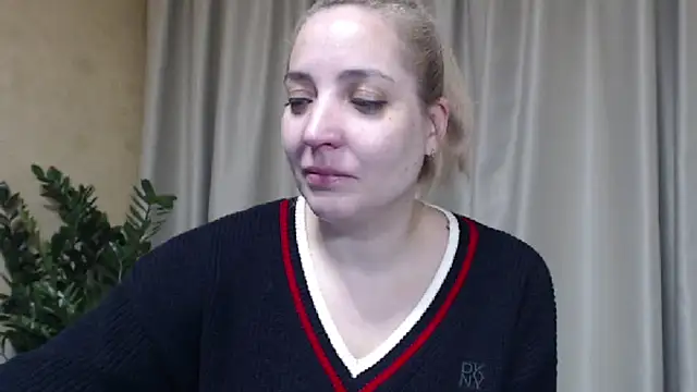 Snapshot of sweetpussy chatting on 12/05/25, 06:15 sweetpussy online show from 12/05/25, 06:15