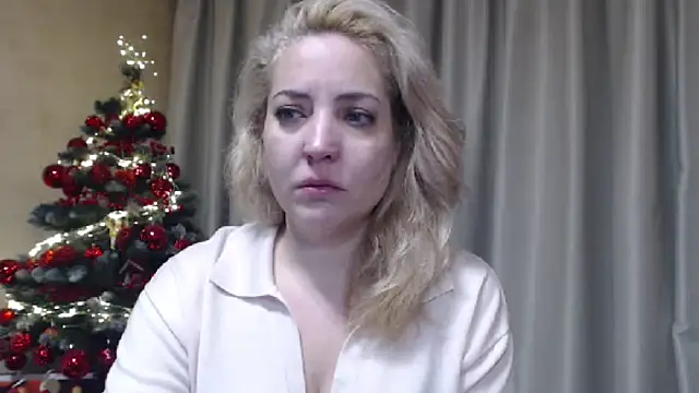 Snapshot of sweetpussy chatting on 12/18/25, 08:15 sweetpussy online show from 12/18/25, 08:15