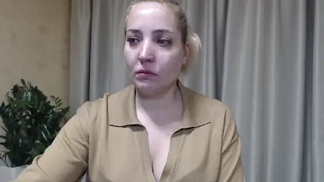 Snapshot of sweetpussy chatting on 02/19/26, 05:42 sweetpussy online show from 02/19/26, 05:42