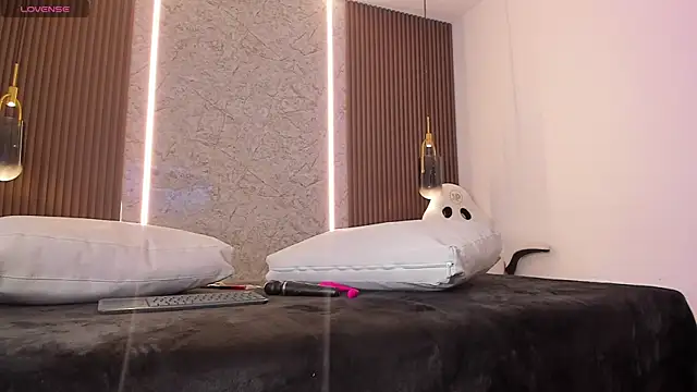 maye wells  online show from 03/31/26, 07:25