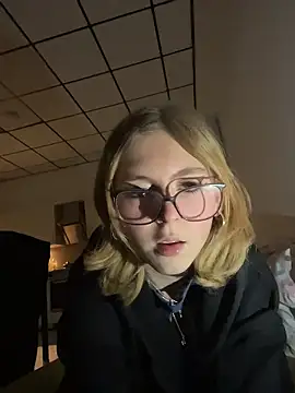 Milly-Kiss online show from 01/06/26, 08:45