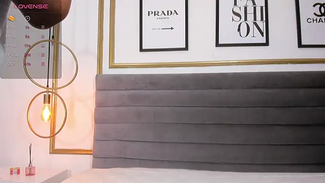 Snapshot of Ririblonde1 chatting on 12/15/25, 12:31 Ririblonde1 online show from 12/15/25, 12:31