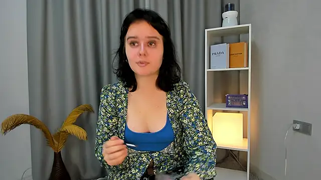 TracyLilith online show from 12/14/25, 01:49