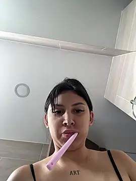 Snapshot of GennaJames_ chatting on 12/13/25, 09:09 GennaJames online show from 12/13/25, 09:09