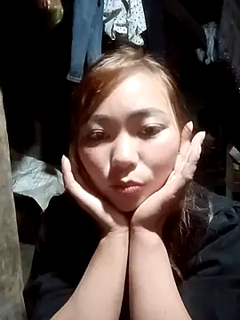 Snapshot of dona77 chatting on 12/15/25, 07:51 dona77 online show from 12/15/25, 07:51