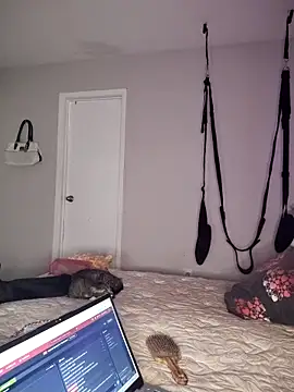 Snapshot of SpiderRose chatting on 12/15/25, 05:55 SpiderRose online show from 12/15/25, 05:55