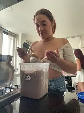 Snapshot of Emily_Jonness_ chatting on 12/15/25, 11:36 Emily Jonness online show from 12/15/25, 11:36