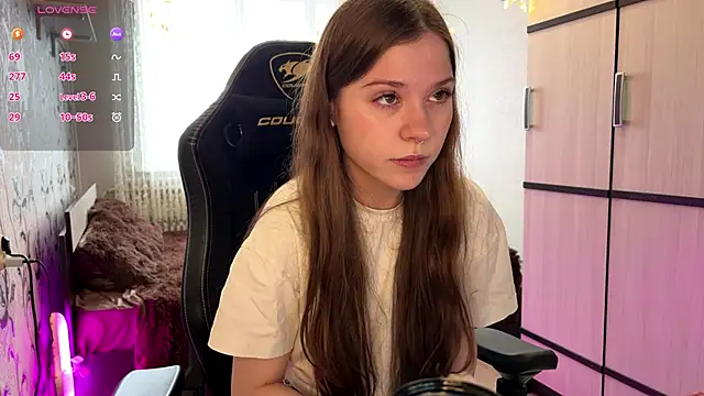 Snapshot of GayleLuu chatting on 12/16/25, 10:42 GayleLuu online show from 12/16/25, 10:42