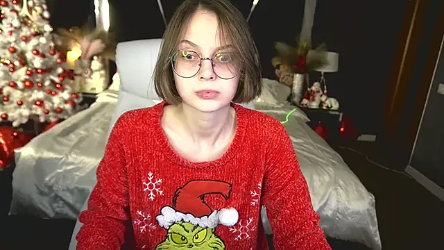 Snapshot of CharlyWines chatting on 12/15/25, 08:02 CharlyWines online show from 12/15/25, 08:02