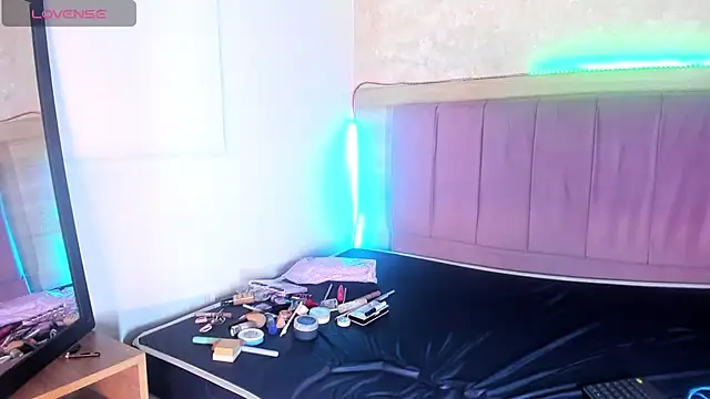 Snapshot of alunnaclarkcm chatting on 12/15/25, 03:33 alunnaclarkcm online show from 12/15/25, 03:33