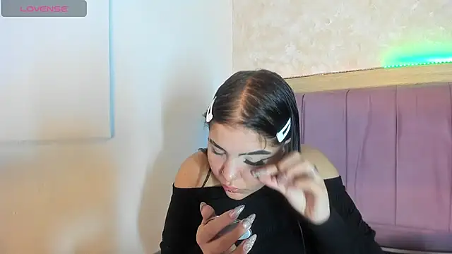 Snapshot of alunnaclarkcm chatting on 12/15/25, 09:41 alunnaclarkcm online show from 12/15/25, 09:41