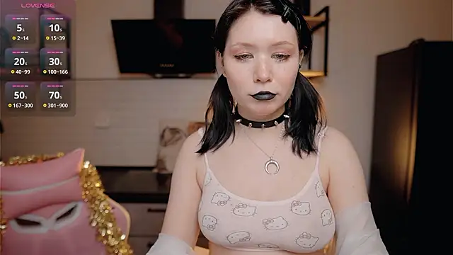 Snapshot of Nickari chatting on 02/27/26, 11:21 Nickari online show from 02/27/26, 11:21