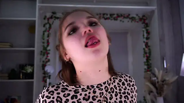 Snapshot of SolBurri chatting on 12/14/25, 02:50 SolBurri online show from 12/14/25, 02:50