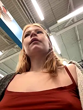 Snapshot of _Little_Ginger chatting on 12/16/25, 04:39 Little Ginger online show from 12/16/25, 04:39