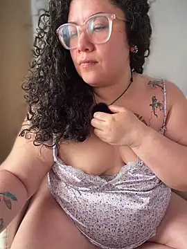 Snapshot of VanesssaMilf_ chatting on 05/28/26, 12:13 VanesssaMilf online show from 05/28/26, 12:13