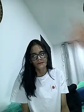 Snapshot of ivonneeldk chatting on 12/17/25, 05:24 ivonneeldk online show from 12/17/25, 05:24