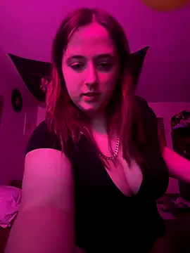 Snapshot of lunaazulxo chatting on 12/23/25, 10:46 lunaazulxo online show from 12/23/25, 10:46