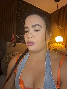 Snapshot of ValentinaEliot chatting on 12/17/25, 01:33 ValentinaEliot online show from 12/17/25, 01:33