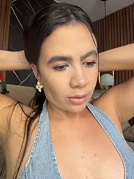 Snapshot of ValentinaEliot chatting on 12/18/25, 01:33 ValentinaEliot online show from 12/18/25, 01:33