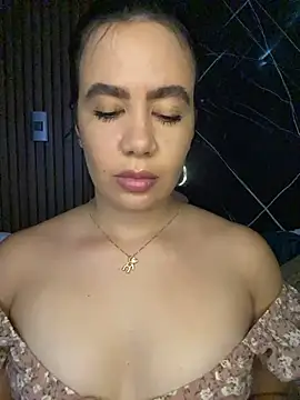 Snapshot of ValentinaEliot chatting on 02/07/26, 03:27 ValentinaEliot online show from 02/07/26, 03:27