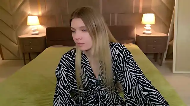 Vivien Hans online show from 03/18/26, 03:42