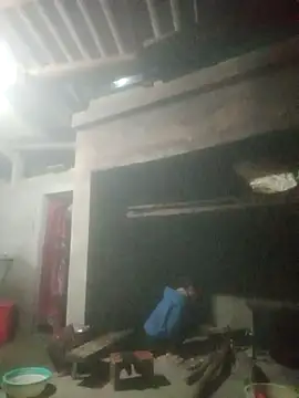 Snapshot of Amiluli chatting on 12/16/25, 11:21 Amiluli online show from 12/16/25, 11:21