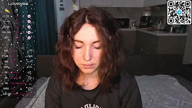 Snapshot of Alena_MellS chatting on 12/15/25, 09:02 Alena MellS online show from 12/15/25, 09:02