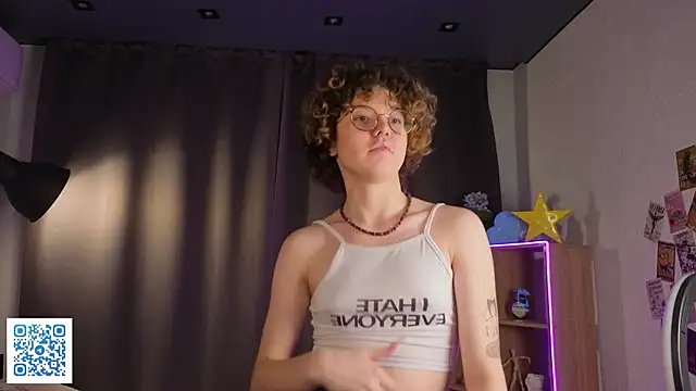 Snapshot of YaniraHalliburton chatting on 12/14/25, 06:12 YaniraHalliburton online show from 12/14/25, 06:12