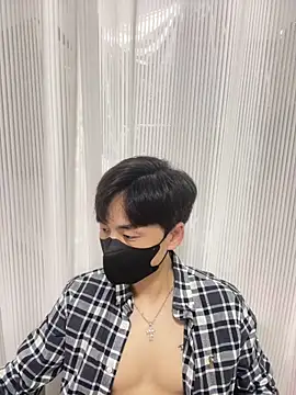 Snapshot of kimze7 chatting on 12/15/25, 02:10 kimze7 online show from 12/15/25, 02:10