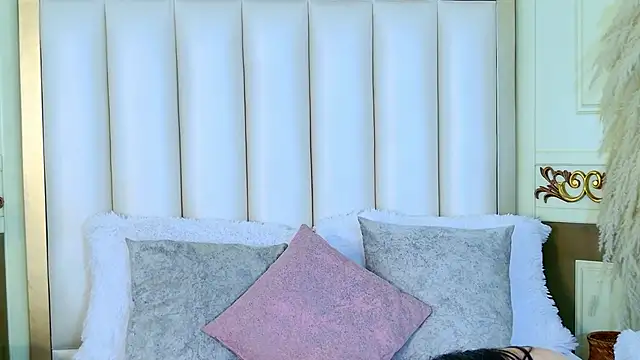 Snapshot of NinnaPiers chatting on 02/25/26, 11:42 NinnaPiers online show from 02/25/26, 11:42