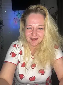 JenniferCarmen online show from 04/15/26, 07:21