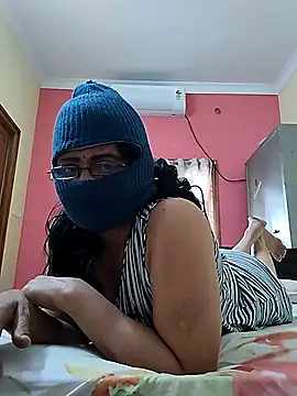 Snapshot of Bindhu_30 chatting on 12/23/25, 03:48 Bindhu 30 online show from 12/23/25, 03:48