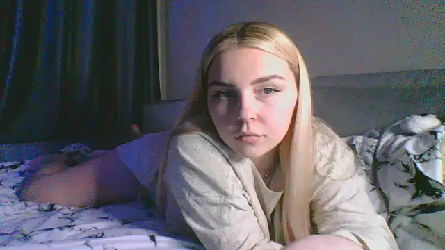 Snapshot of kit_katiki1 chatting on 12/14/25, 06:56 kit katiki1 online show from 12/14/25, 06:56