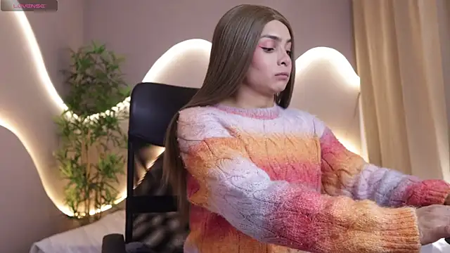 Snapshot of simone_sky chatting on 01/05/26, 09:18 simone sky online show from 01/05/26, 09:18