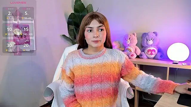 Snapshot of simone_sky chatting on 01/15/26, 08:23 simone sky online show from 01/15/26, 08:23