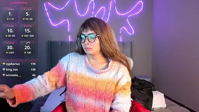 Snapshot of simone_sky chatting on 02/28/26, 01:17 simone sky online show from 02/28/26, 01:17