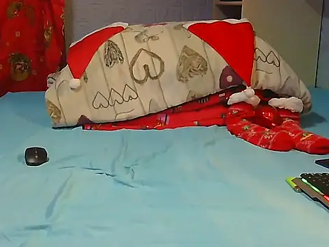 Snapshot of Pintiliescu chatting on 12/21/25, 02:35 Pintiliescu online show from 12/21/25, 02:35