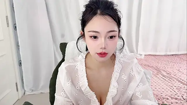Snapshot of yuanbao8888 chatting on 04/18/26, 06:06 yuanbao8888 online show from 04/18/26, 06:06