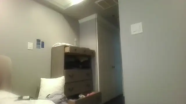 Snapshot of BeefyNcloudy chatting on 12/15/25, 04:11 BeefyNcloudy online show from 12/15/25, 04:11