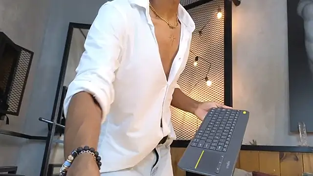 Snapshot of sweet__ethan chatting on 12/14/25, 03:23 sweet ethan online show from 12/14/25, 03:23