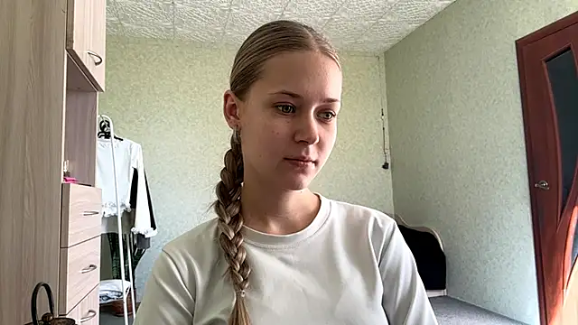 ZaidaSchwarten online show from 05/02/26, 02:22